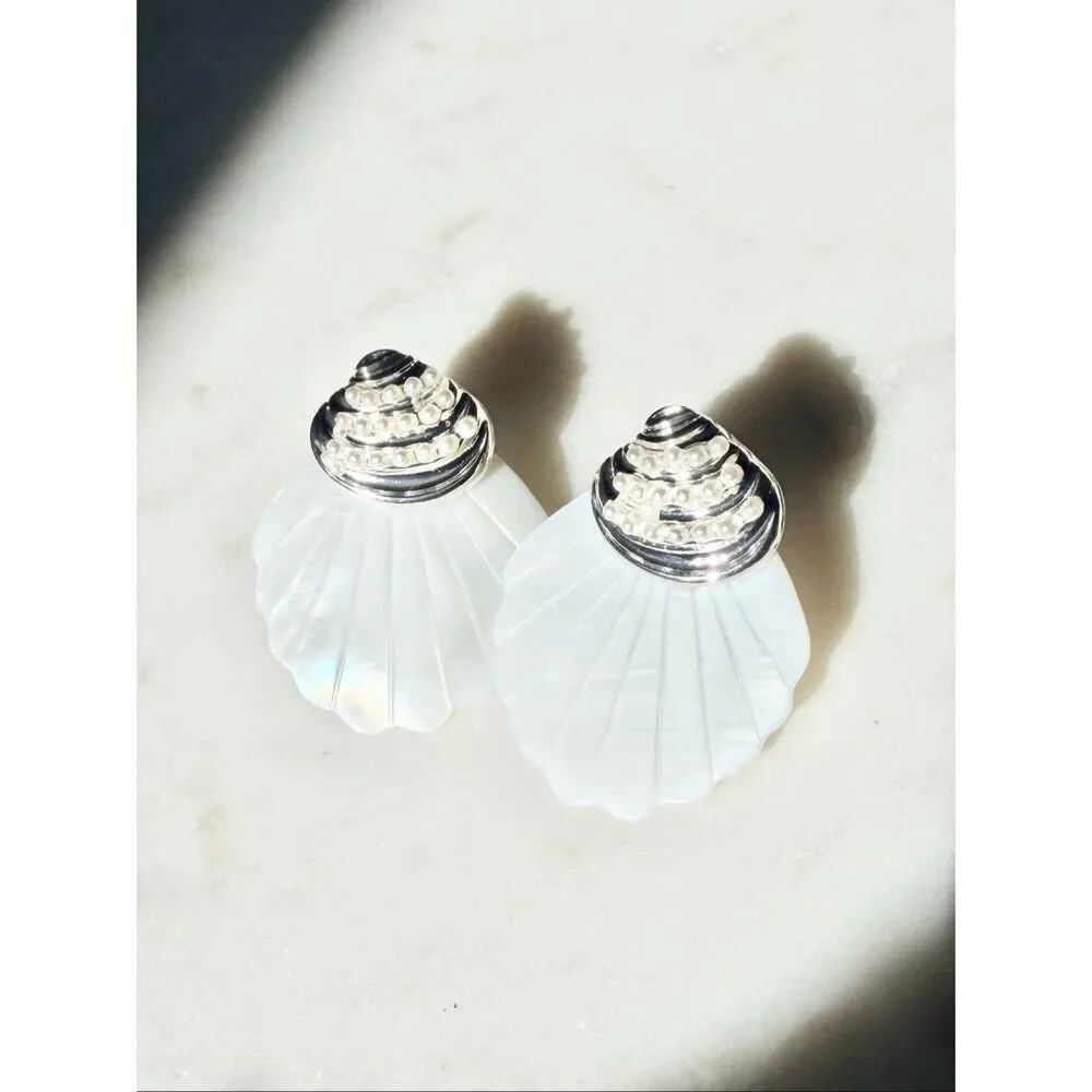 Pearlecent clam shell Summer time dangle stud earrings